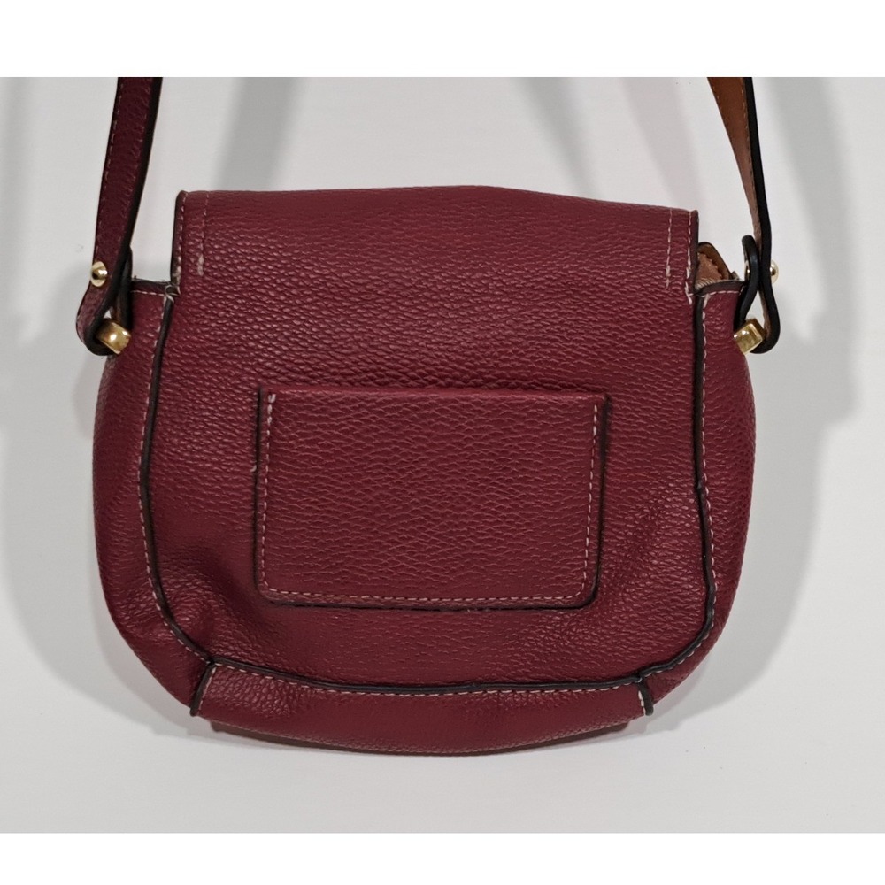 London Fog Burgundy Pebbled Faux Leather Crossbody Saddle Bag with Gold Padlock - Picture 3 of 12